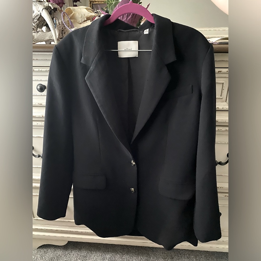 Wilfred Aritzia Chic Black Oversized Blazer with Tortoise Shell Buttons (M)